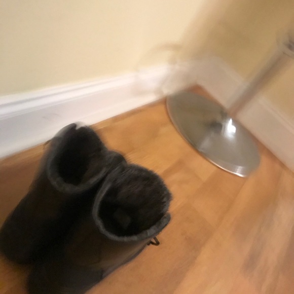 Kenneth Cole boots with fur on inside - Picture 3 of 3